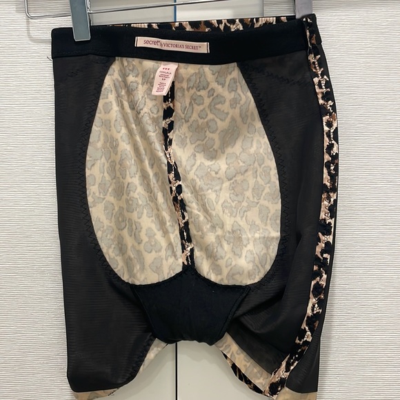 VICTORIAS SECRET SPANX SKIRT WITH PANTY ATTACHED! Size: Small - Picture 8 of 9